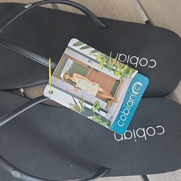 NWT Cobian Black Flip Flops - Picture 4 of 8